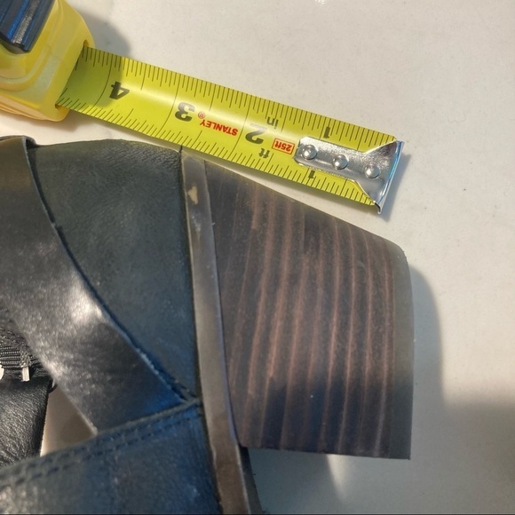 LUCKY BRAND Sz  10 Peep Toe Buckle Stacked Heel Ankle Leather Booties - Picture 3 of 13